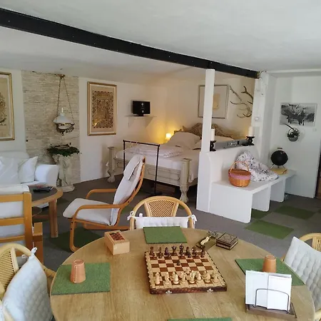 Forfatterhuset Pris For 2 Personer Inkl Morgenkomplet Og Adgang Til 6 Svommehaller Nørre Nebel