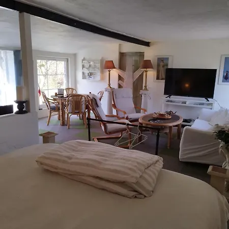 Casa vacanze Forfatterhuset 2 Personer Inkl Morgenmad Og Adgang Til 6 Svommehaller