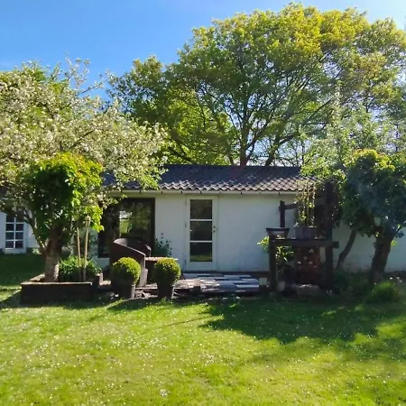 Forfatterhuset Pris For 2 Personer Inkl Morgenkomplet Og Adgang Til 6 Svommehaller Holiday home