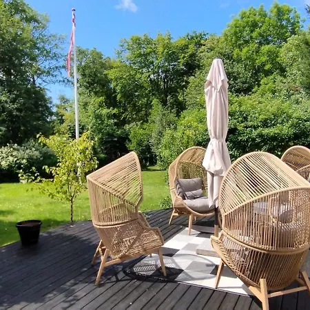 Forfatterhuset 2 Personer Inkl Morgenmad Og Adgang Til 6 Svommehaller Casa vacanze *