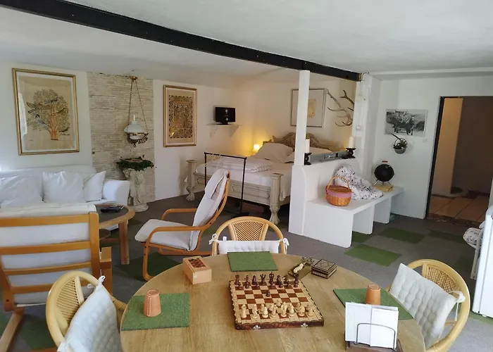 Forfatterhuset 2 Personer Inkl Morgenmad Og Adgang Til 6 Svommehaller Nørre Nebel